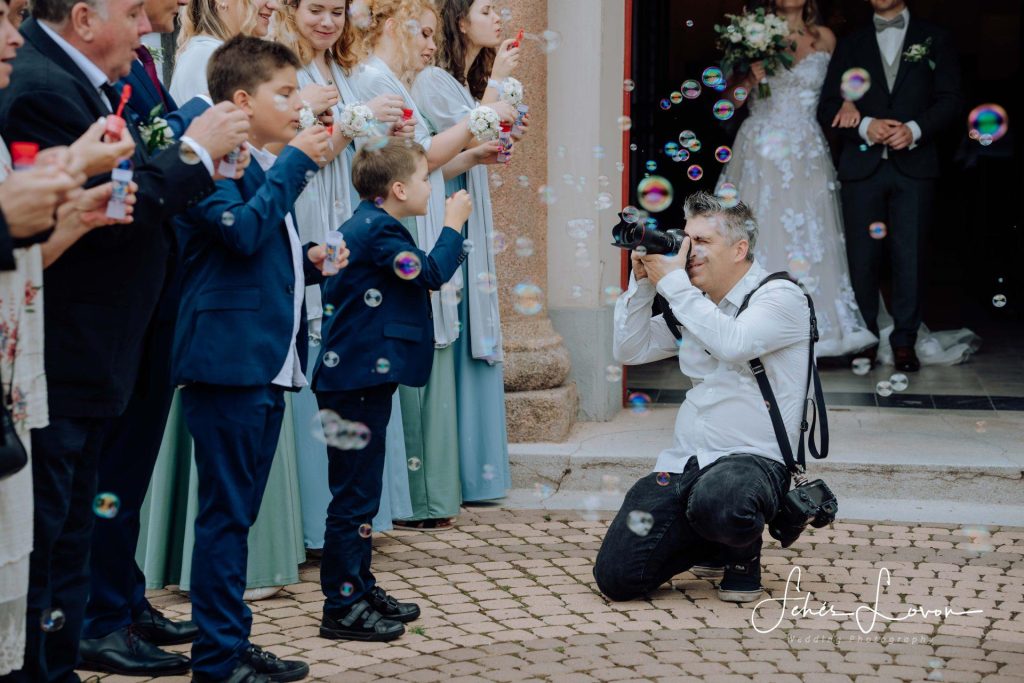 Esküvői fotózás, esküvői fotózsurnalisztika, nászriporterek, fotóspár, vizuálistörténetmesélők, funwedding #lovefeelings #imádjukamunkánk #szeretettel #fotóinkNektek #FehérLovOn!
