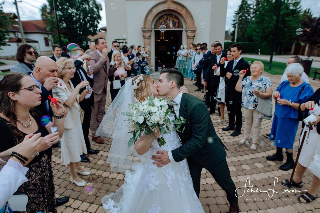 Esküvői fotózás, esküvői fotózsurnalisztika, nászriporterek, fotóspár, vizuálistörténetmesélők, funwedding #lovefeelings #imádjukamunkánk #szeretettel #fotóinkNektek #FehérLovOn!